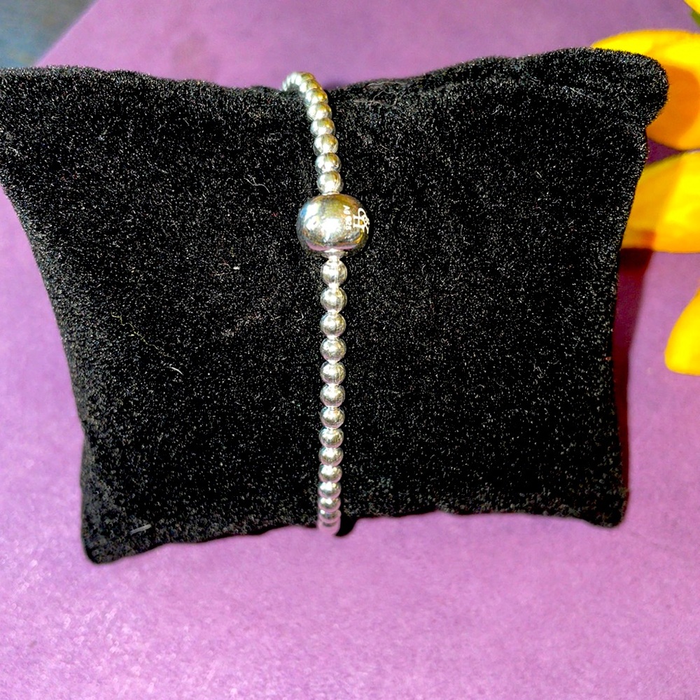 7.5” stealing silver bracelet. Used for display only.